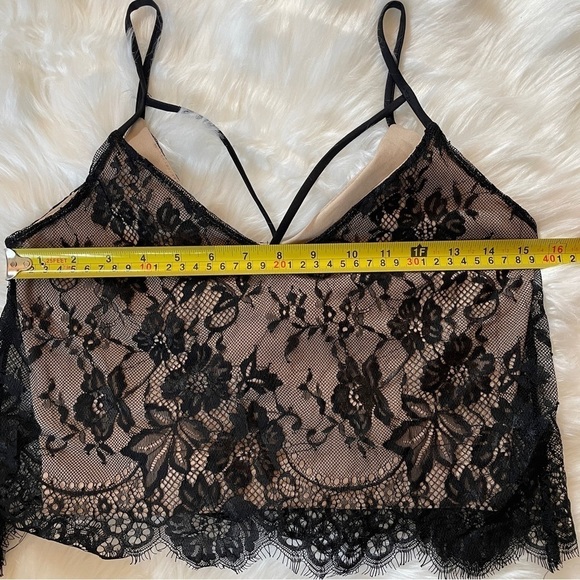 ✨ Black Lace Criss Cross Strappy Lined Flowy Crop Camisole Top Size XS - Picture 6 of 6